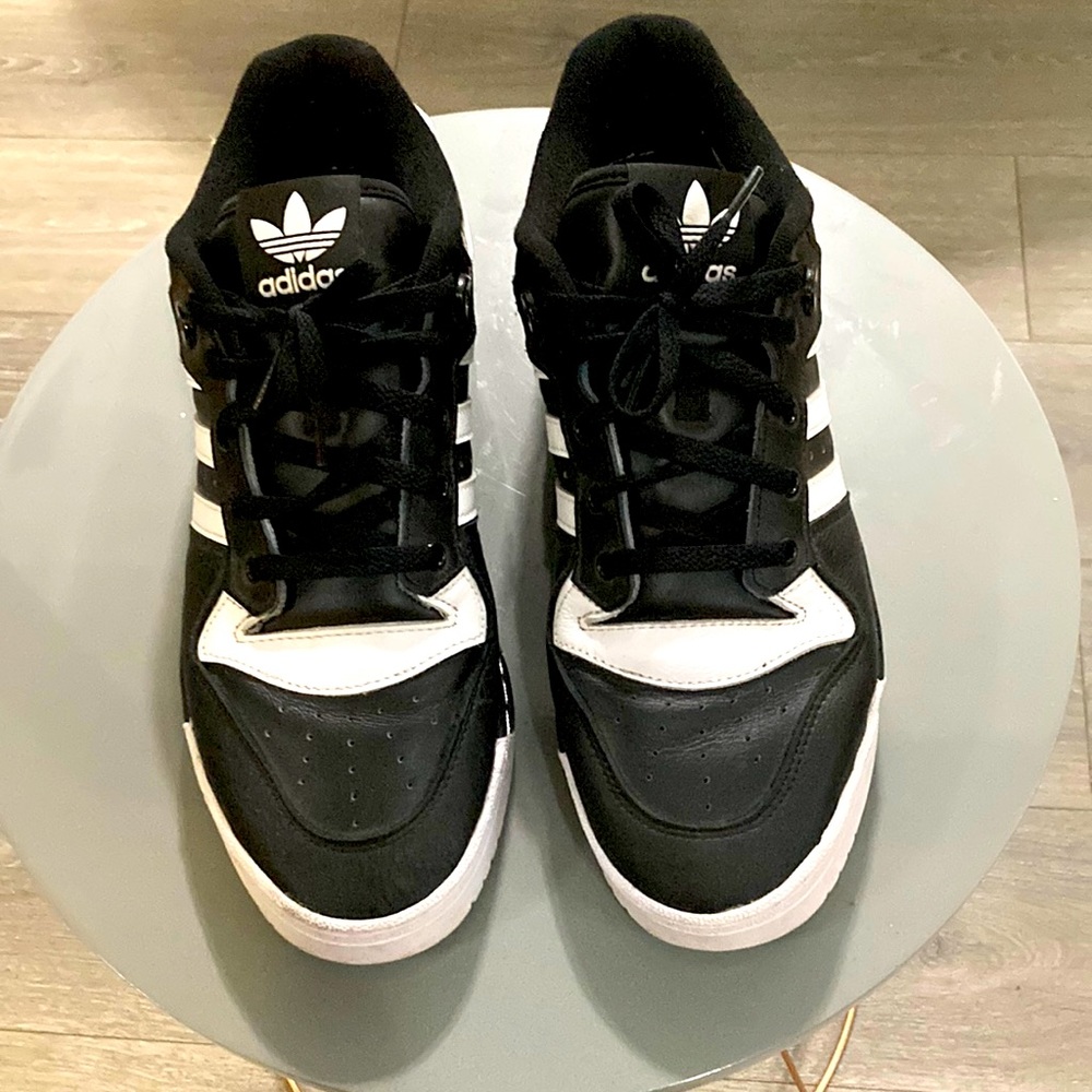 Adidas black and white sz11